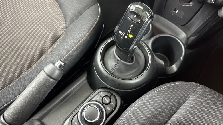 MINI Hatchback 1.5 Cooper Classic 3dr Auto [Comfort/Nav Pack] Petrol Hatchback